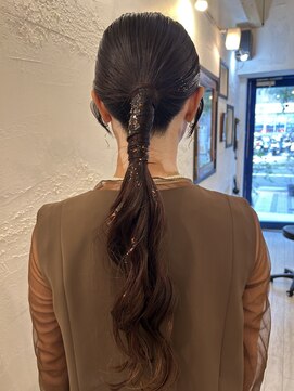 キキ(kiki) 【shiori】タイトなローポニー☆ヘアアレンジ