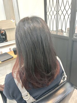 大人の暗髪×インナーカラー