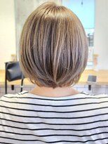 ロカ バイ ティアトロ ヘア サロン(ROCA by teatro hair salon)&nbsp;大人ショート 丸みボブ ハイライト ベージュ 白髪ぼかし