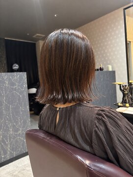 グレイヘアービューティー(gray hair beauty) 外はねボブ