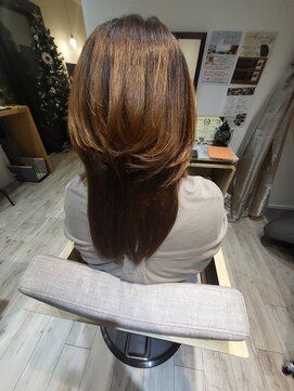 ハピリー(happily) ふんわりレイヤーミディアム