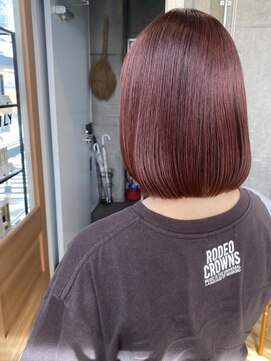 イリー 代官山(ILY) チェリーレッド/赤みカラー/切りっぱなしボブ/30代・40代・50代