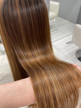 シャウルデッサントウキョウ 表参道(CHARLES DESSIN Tokyo) 馴染ませハイライト