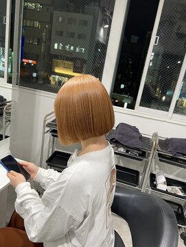 シアター 表参道青山(THEATER) ブリーチオンカラーミルクティーベージュショートボブ