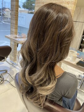 グランデュール 焼津店(GRANDEUR) グラデーションカラーグレー ブリーチケアブリーチ グレーカラー