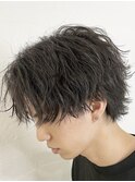 熊本メンズサロン 無造作パーマ ブルーブラック センターパート