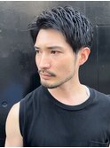 大人の波巻きスパイラルパーマミディアムロングメンズカットヘア