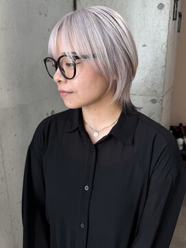 ラニヘアサロン(lani hair salon) ホワイト×裾ブラック/ウルフカット/ハイトーン/裾カラー/