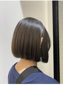 タイトなストレートボブ
