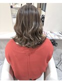 ミディアムボブ×ハイライトカラー
