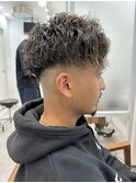 刈り上げツイストスパイラルパーマフェード風アップバング