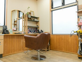 シダ(SHIDA)の写真/マンツーマン施術で、カウンセリングから仕上げまで1人のスタイリストが担当!お得なクーポンも多数ご用意♪