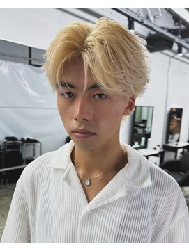 ピア ヤクイン(Pia Yakuin) ホワイトブロンドフェザー