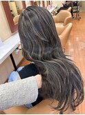 きと透明感で魅せる、大人のハイライトカラー