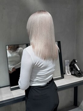 ヴァーディ オモテサンドウ(Vardy omotesando) 最高級ホワイトブロンド