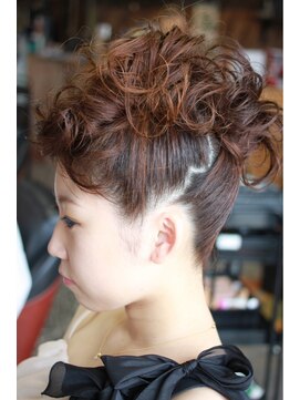 オーバーキャプテンネイキッド(OVER CAPTAIN NAKED) 結婚式クール系★モヒカンアレンジ