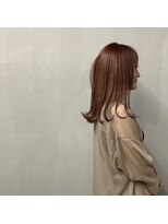 レップ(REP) コーラルピンクのセミロングスタイル