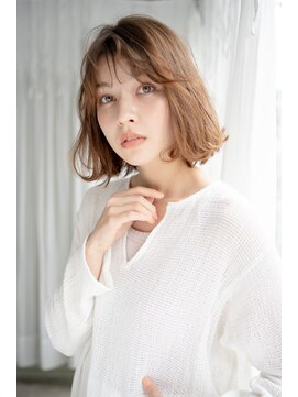 マグノリア オモテサンドウ(MAGNOLiA Omotesando) 柔らかエアウェーブで大人かわいいフェザーバングフレアボブ