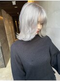 ホワイトシルバー×ショートヘア