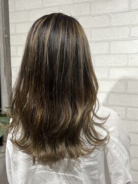 ビスイル 秋葉原店(Vis ill) ミディアム/バレイヤージュ/ベージュ/外ハネ/大人かわいい