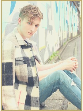 ジジバイワースホワイル(jiji by WORTH WHILE) ハイライト波巻きアップバングツーブロックマッシュ束感ショート