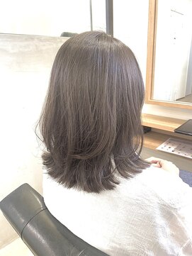 ソッカ(socca) 切りっぱなしミディアムレイヤーボブ