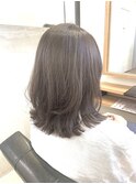 切りっぱなしミディアムレイヤーボブ