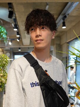 キュー(Cue_) メンズ無造作ニュアンスマッシュカットパーマ(表参道原宿)