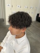 バース バイ ハピネス(BIRTH by happiness)&nbsp;ツイストスパイラル/センターパート/癖毛/刈り上げ