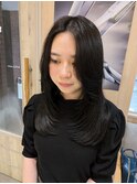 レイヤーカット×ネイビーカラー