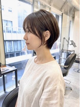 バッカ(BACCA) 耳かけで抜け感。横顔きれいな大人ショート