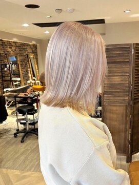 ロニカ 銀座(LOuNICA) ホワイトラベンダーベージュ/切りっぱなしロブ #銀座#東銀座