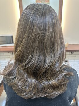 サムトゥルー(Sum True) グレイカラー×ハイライト