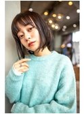 ボブカーキグレージュ大人かわいいフェザーバングマッシュくびれ