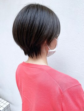 モルニ(MORNI) くびれショート_マロンベージュ Aラインボブ かきあげ