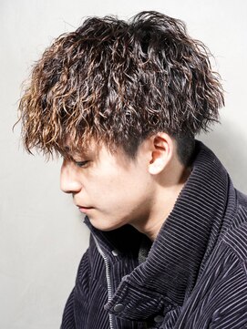 アルファ 新宿(alpha) フェザーパーマ/ブルーブラック/刈り上げセンターパート[新宿]