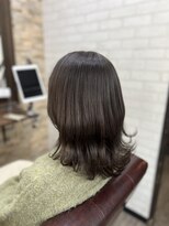 アトリエナガノ(atelier nagano)&nbsp;ニュアンスカラー/センターパート/ツヤ髪スタイル/ブルージュ