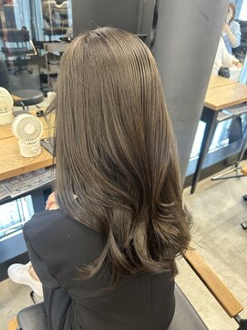 アリュウル 表参道 青山(Allure) オリーブグレージュ◎