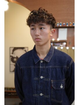 エディ(Edy) メンズスペインカール刈り上げ外国人風ケアパーマ眉毛カット