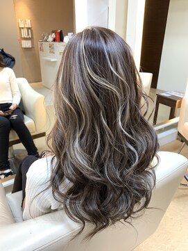 ヘアメイク アリープ(HAIR MAKE ALEAP) コントラストハイライト[シルキーベージュ/レイヤーロング]