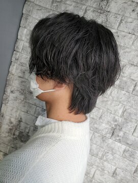 アクシー ヘアーアンドメイク(AXY HAIR&MAKE) 前下がりセンターパート/ツイストスパイラル/ミディアムウルフ