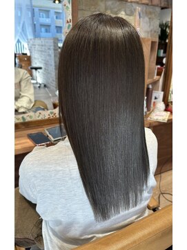 ルララドゥ 【暗めカラー】魔法のトリートメントでサラ艶