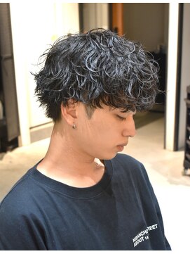 フリーク バーバーショップ 都島店(FREAK BARBER SHOP) ツーブロック 波巻き ツイストスパイラル 黒髪マッシュ ウルフ