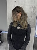 海外レイヤーカット　バレイヤージュでベージュ系