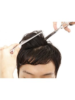 ハサミ一本で骨格に合わせて構築し、ヘアスタイルの持ちと再現性UP◎朝起きた瞬間から決まるスタイルを◇