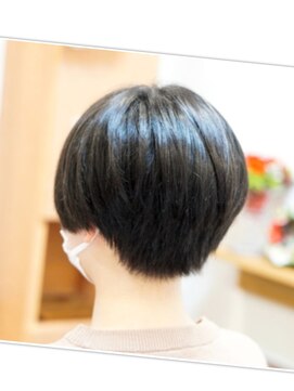 シャイニーソルン コンパクトボブで耳まわりも快適スタイル♪