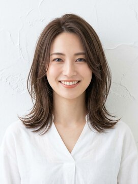 と和×美髪クリニック 巣鴨店 小顔レイヤー×鎖骨ミディアム【大人可愛いグレージュ】