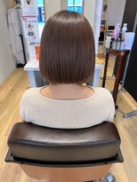 ミリール (Mireel)&nbsp;丸みシルエットが可愛い艶ブラウンショートボブ