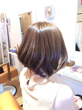 ヘアーズ ロッティー(Hair's Lotti) セミアッシュボブ