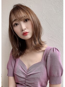 バズ ビー(BUZZ Bee) 外ハネロブの可愛いスタイル